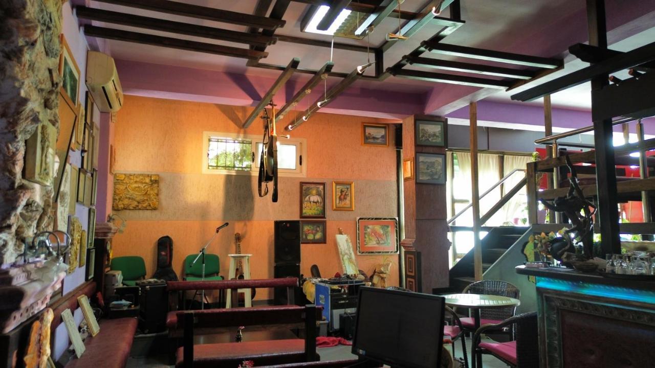 2 Kitarat Bb Bed & Breakfast Vlorë Екстериор снимка
