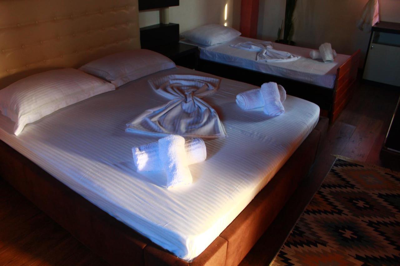 2 Kitarat Bb Bed & Breakfast Vlorë Екстериор снимка