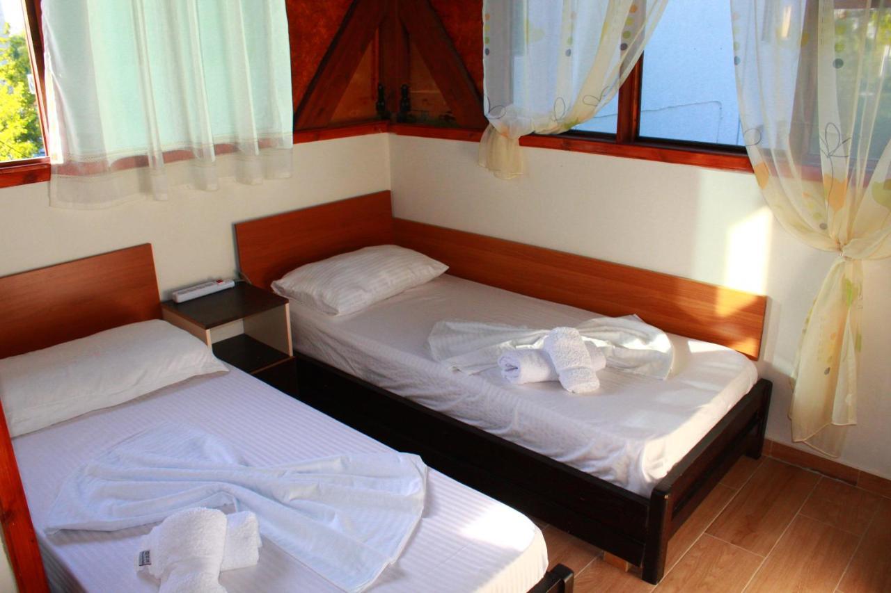 2 Kitarat Bb Bed & Breakfast Vlorë Екстериор снимка