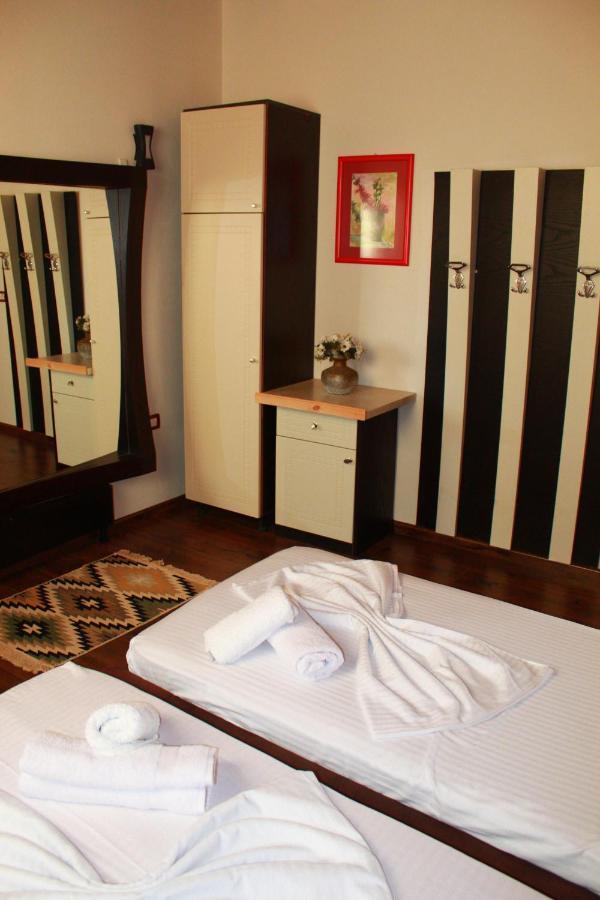 2 Kitarat Bb Bed & Breakfast Vlorë Екстериор снимка