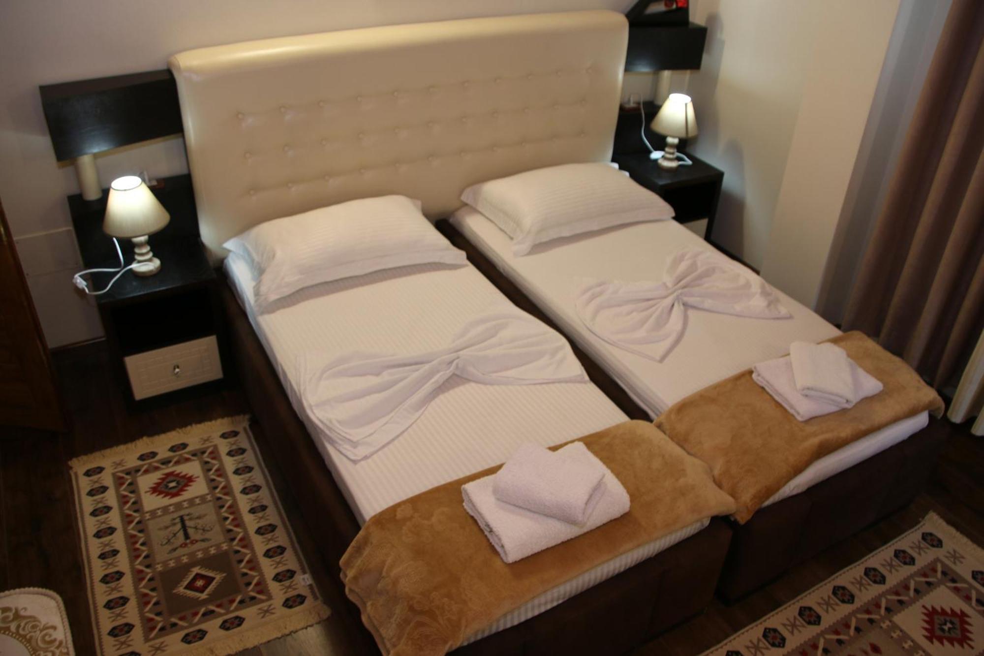 2 Kitarat Bb Bed & Breakfast Vlorë Екстериор снимка