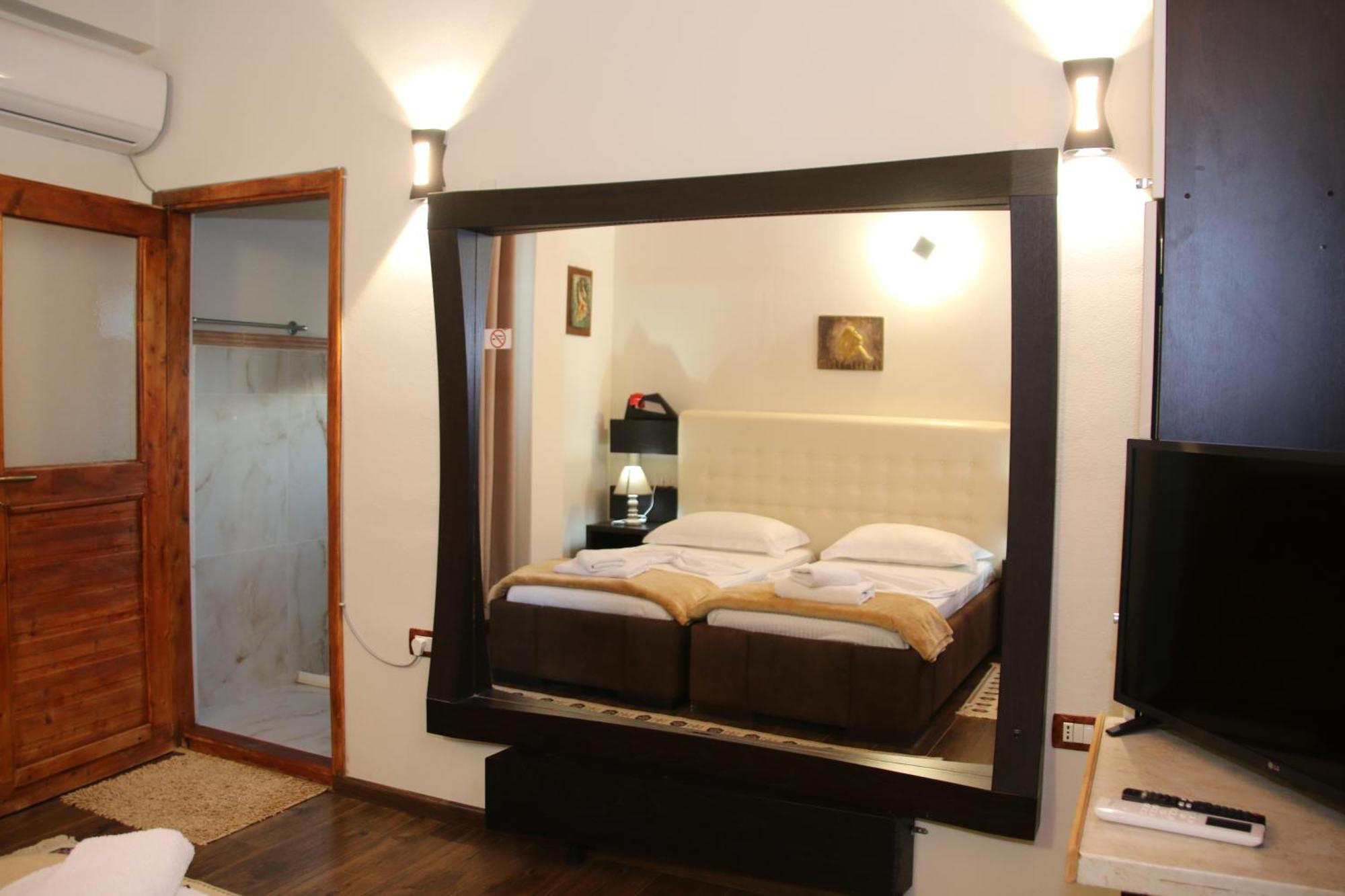 2 Kitarat Bb Bed & Breakfast Vlorë Екстериор снимка